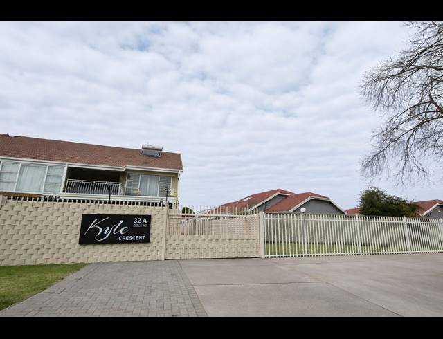 3 BEDROOM TOWNHOUSE TO LET IN THREE RIVERS PROPER